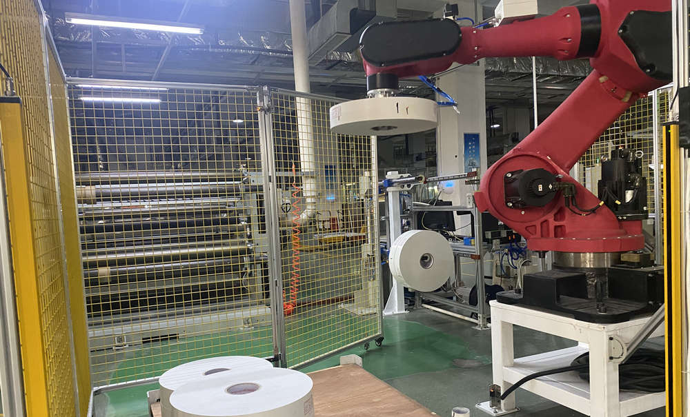  喜讯！尊龙抖圈官网成功生产出第一台全自动贴标码垛机