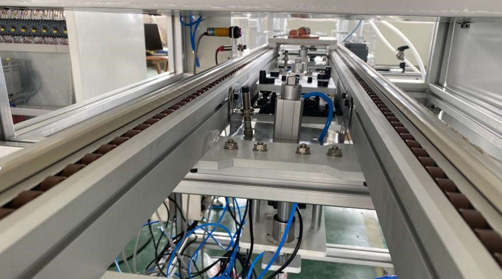 热烈庆贺尊龙抖圈官网研发的喷胶线正式投入生产